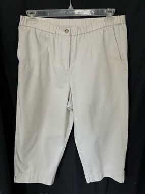 Appleseed’s size 14, beige capri pants side pockets comfort waist